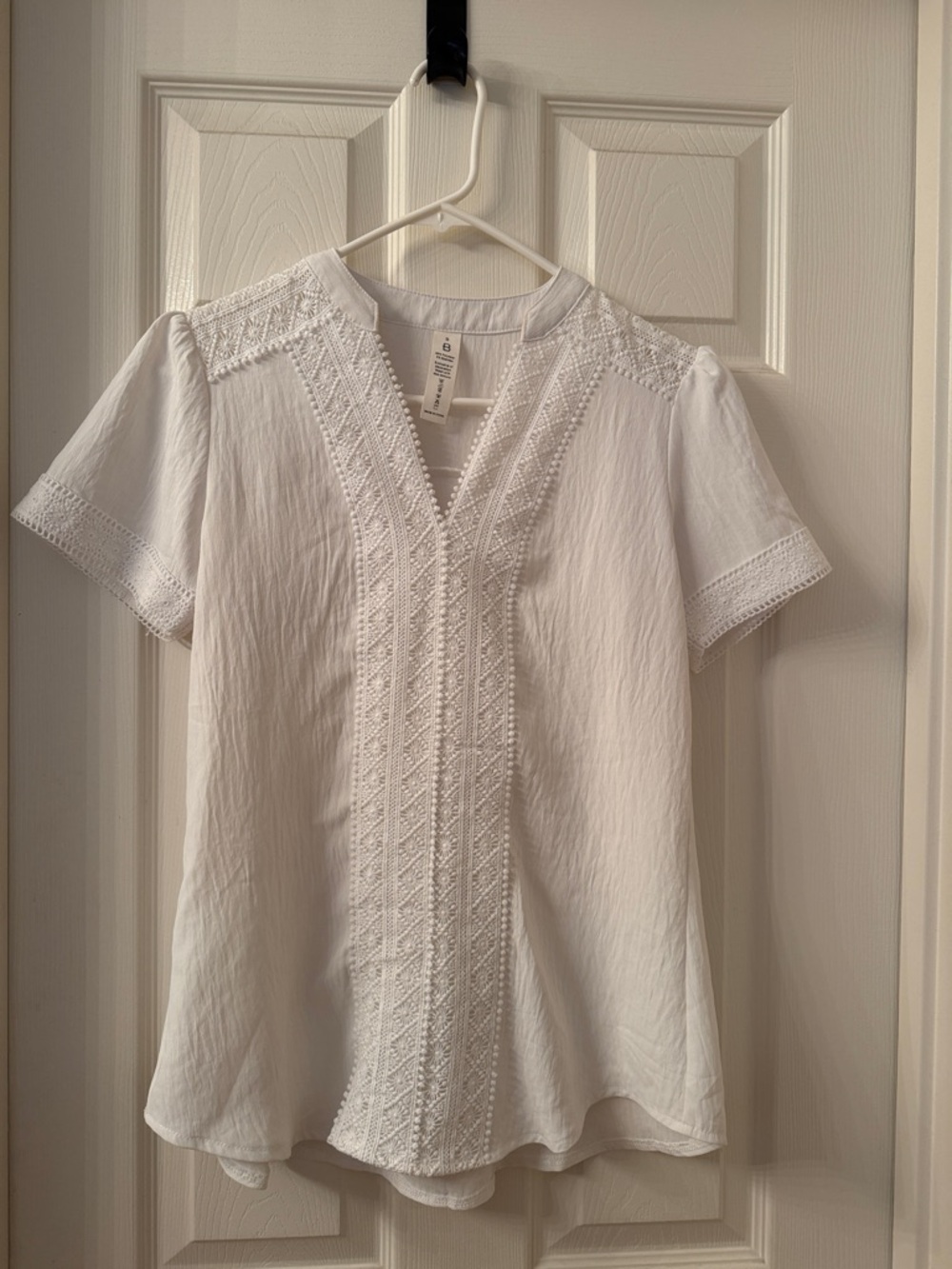 Women’s White Embroidered Short Sleeve Top